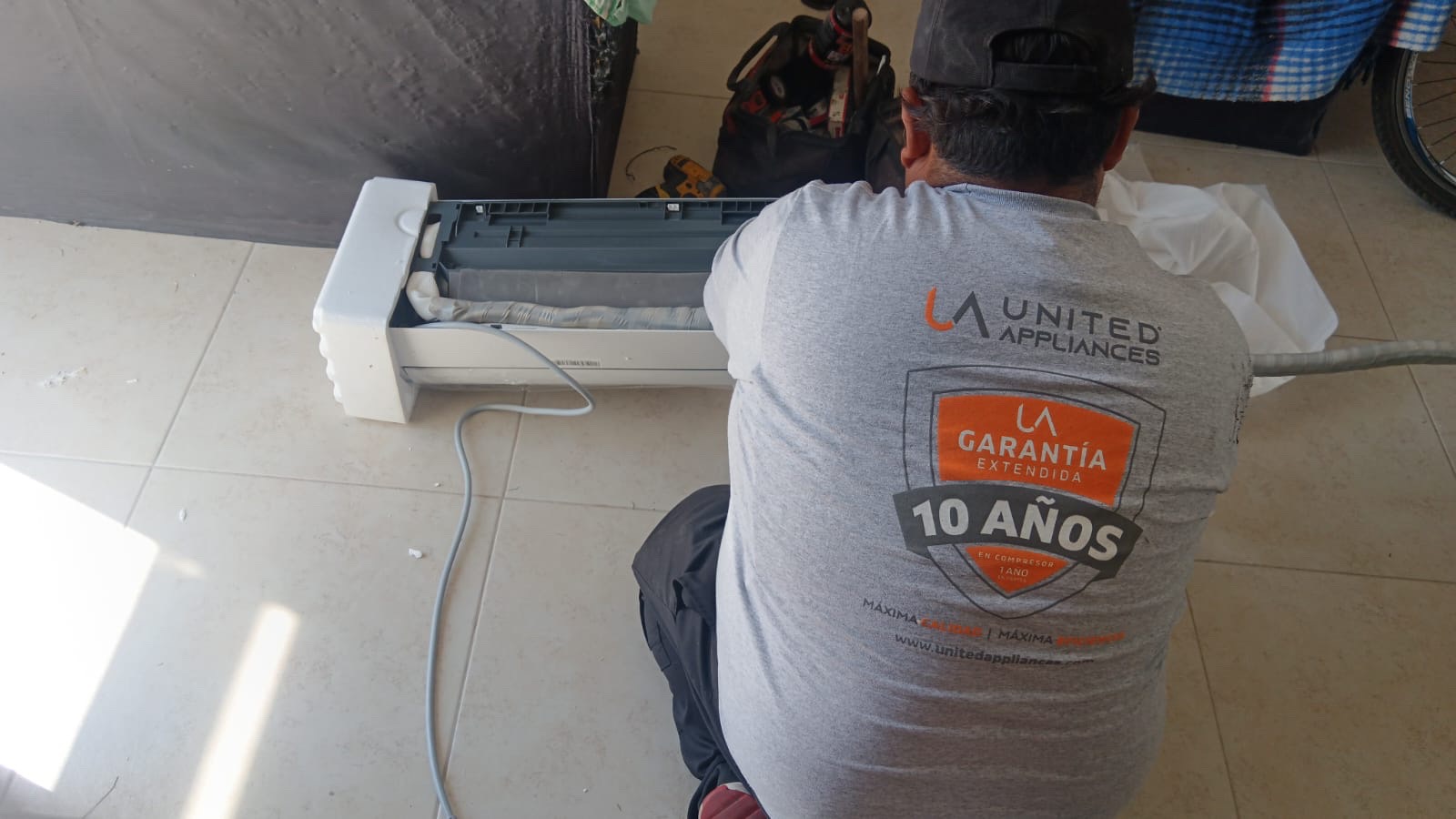 Trabajo de instalación de aire acondicionado